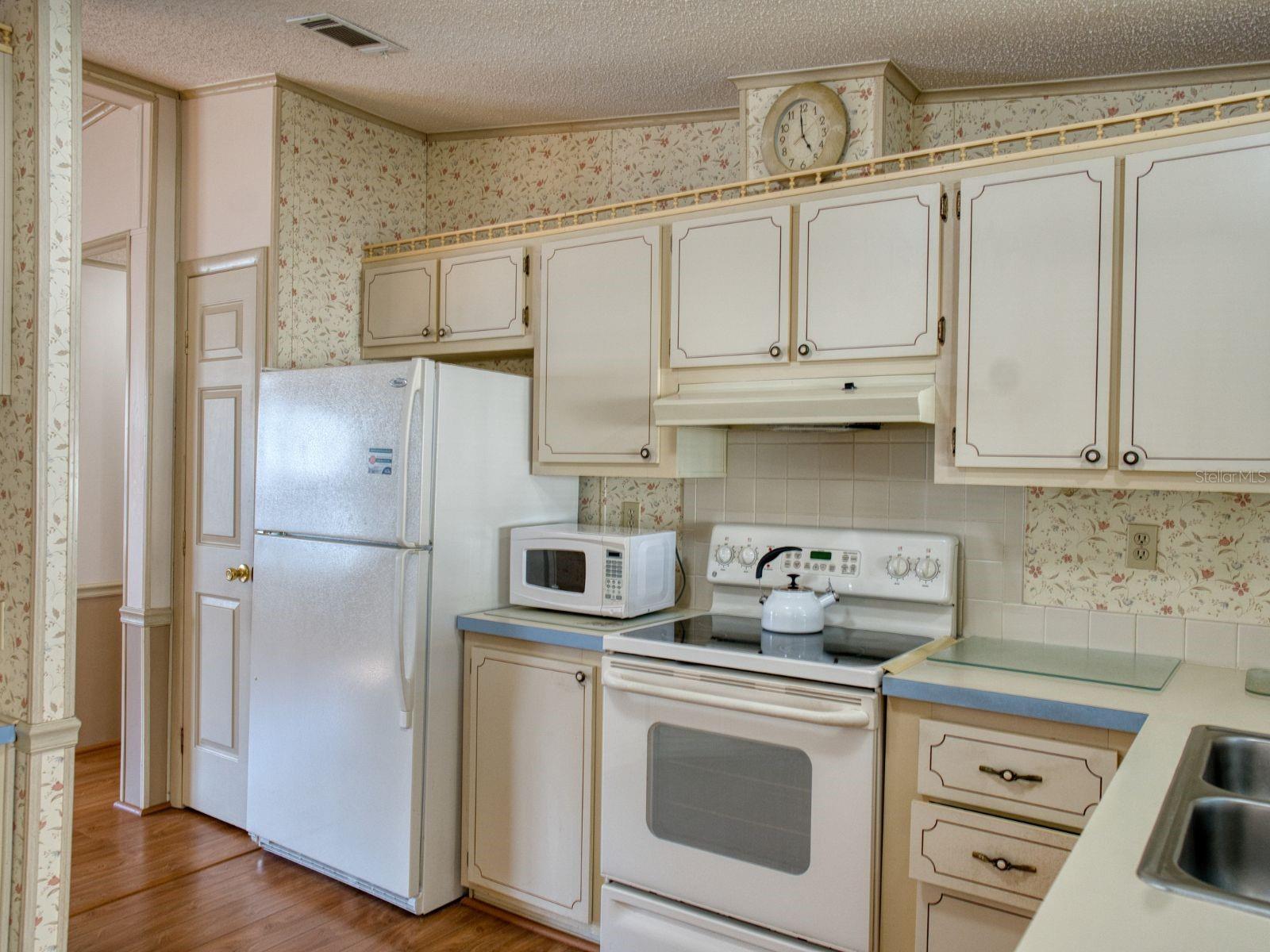 1863 W Schwartz Blvd Property Photo 7