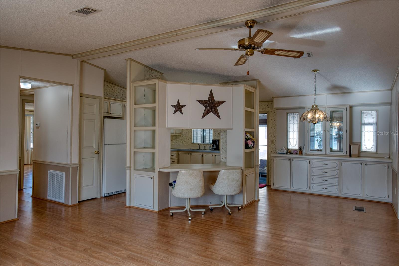 1863 W Schwartz Blvd Property Photo 10