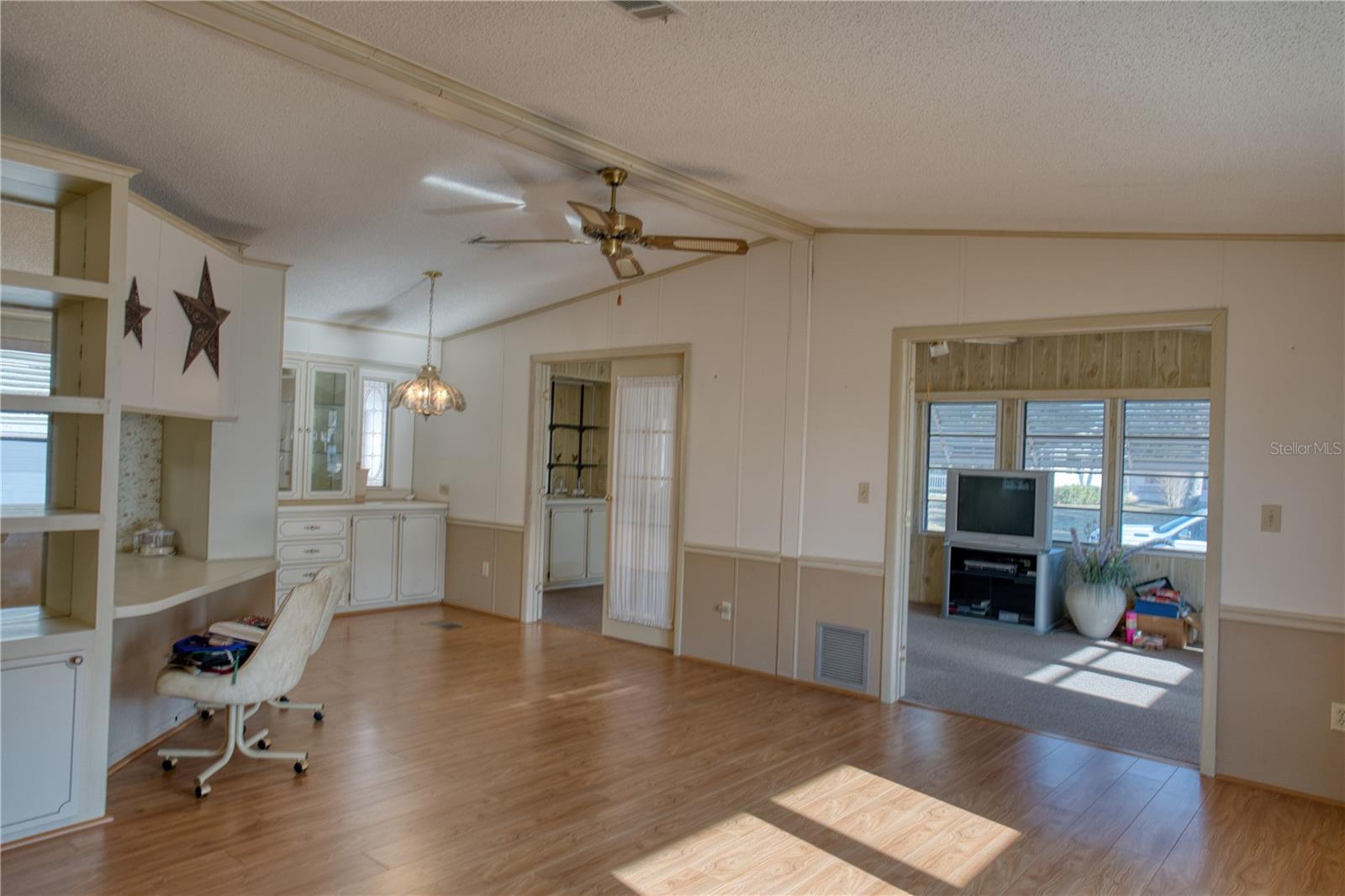 1863 W Schwartz Blvd Property Photo 11