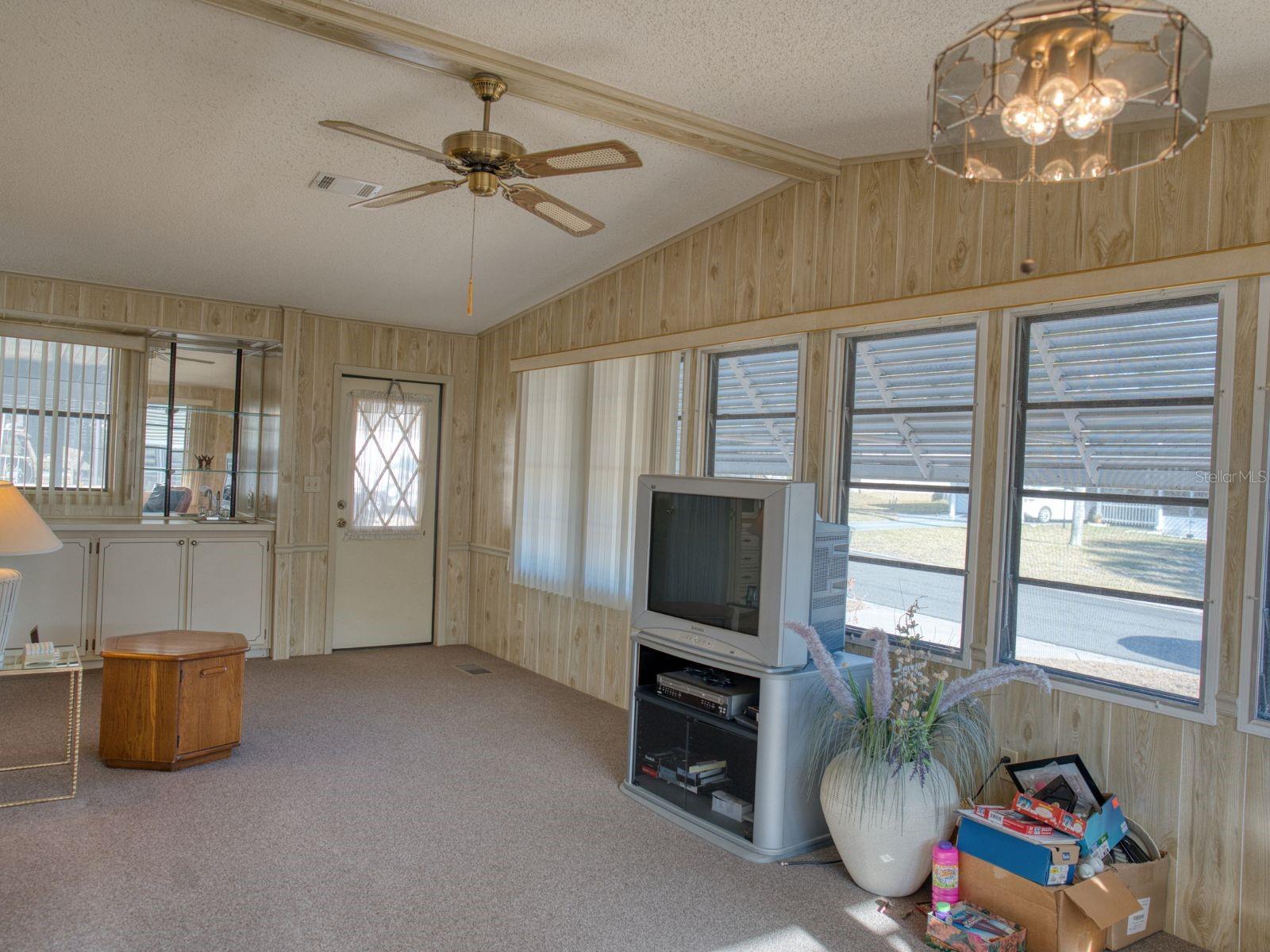 1863 W Schwartz Blvd Property Photo 13