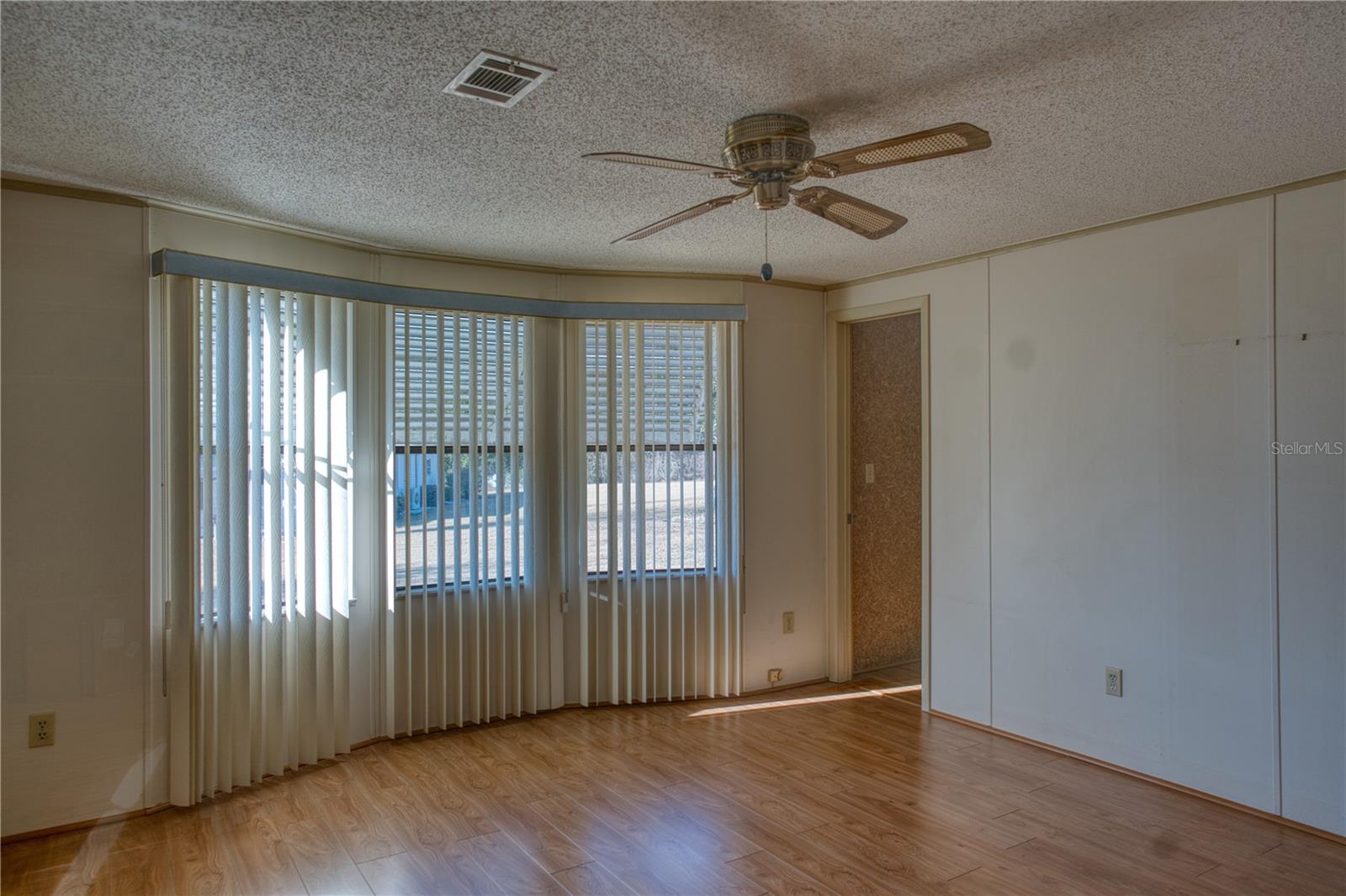 1863 W Schwartz Blvd Property Photo 19