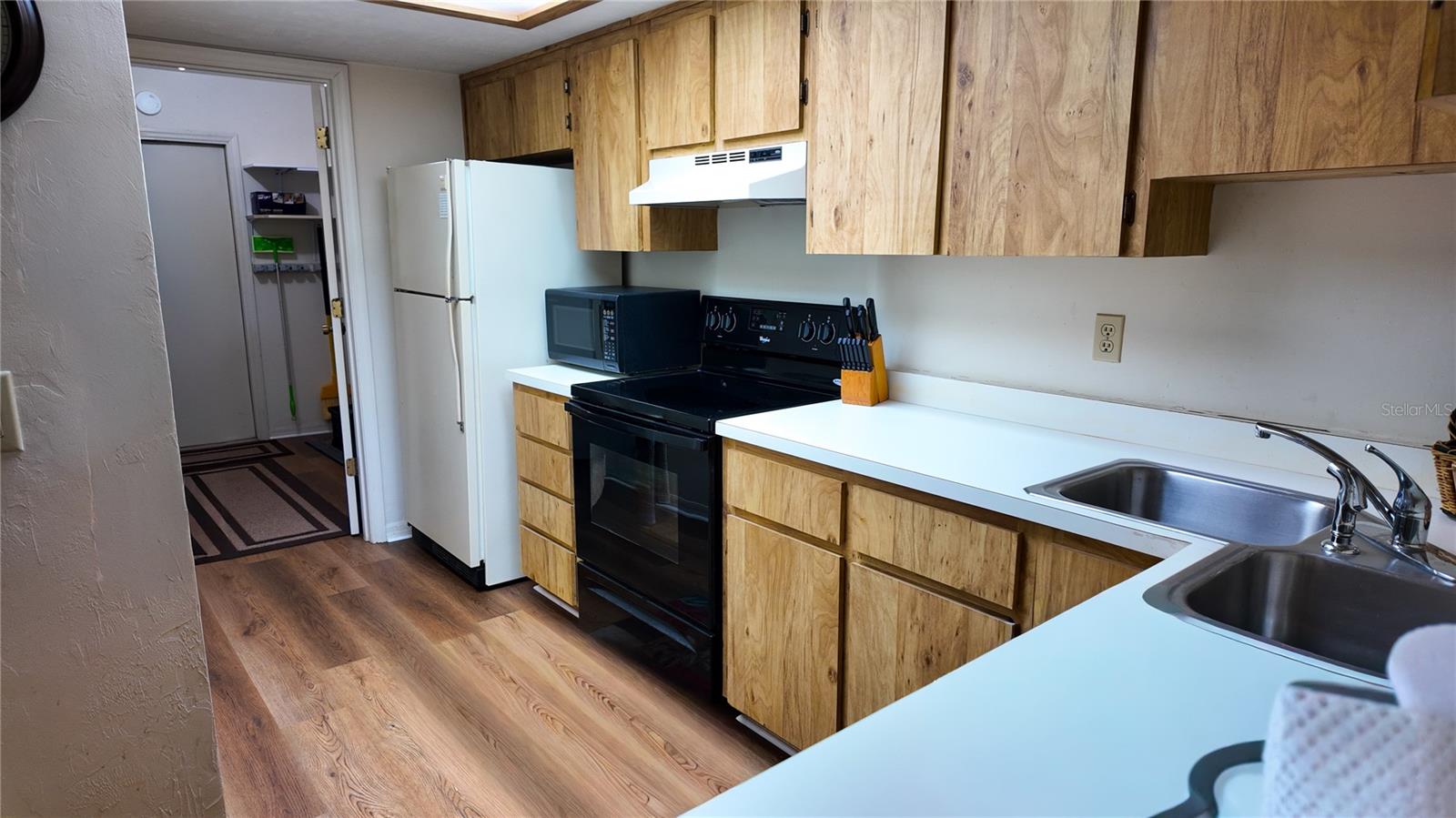 810 E Gilchrist Ct #3b Property Photo 7