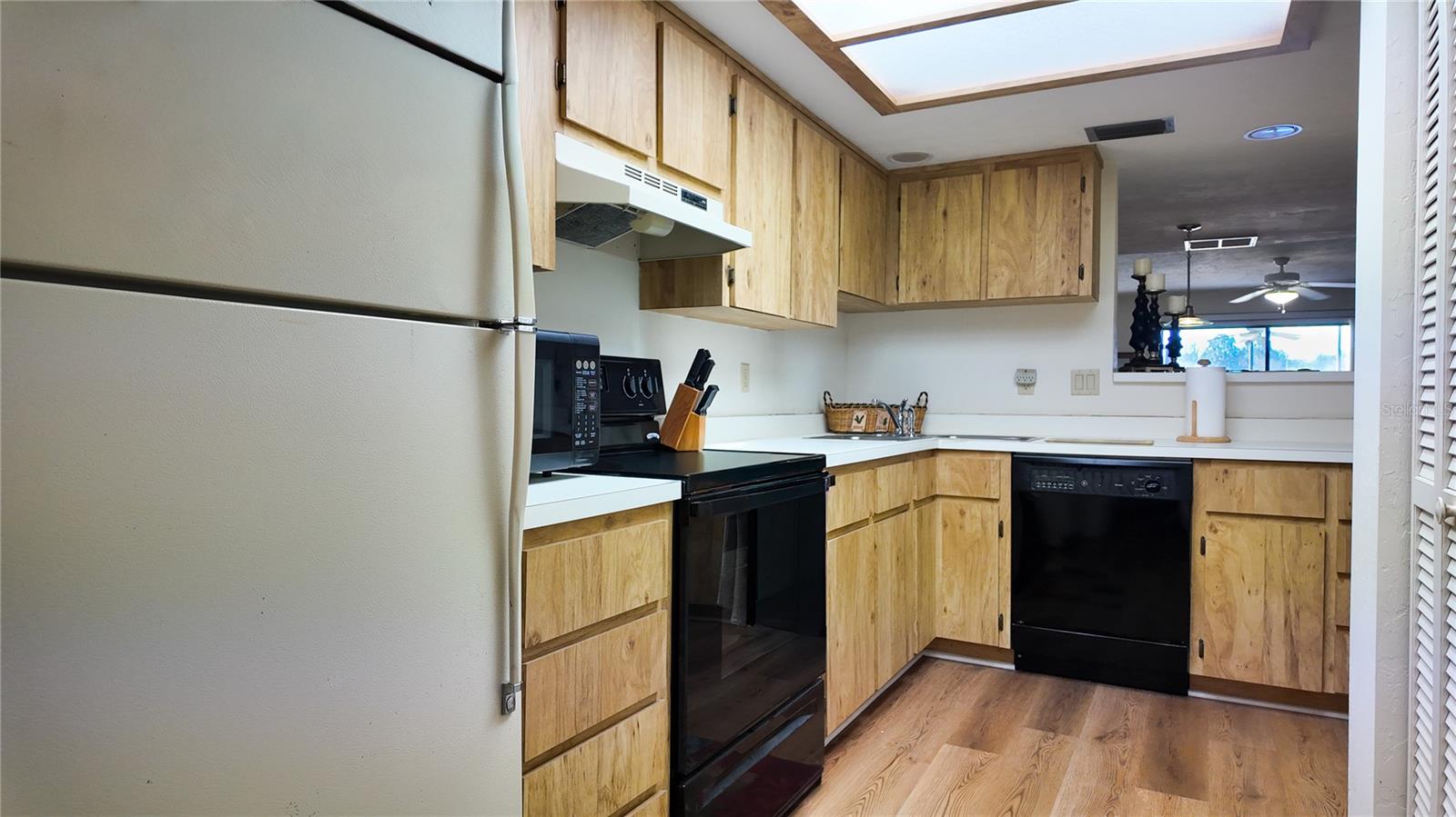 810 E Gilchrist Ct #3b Property Photo 8
