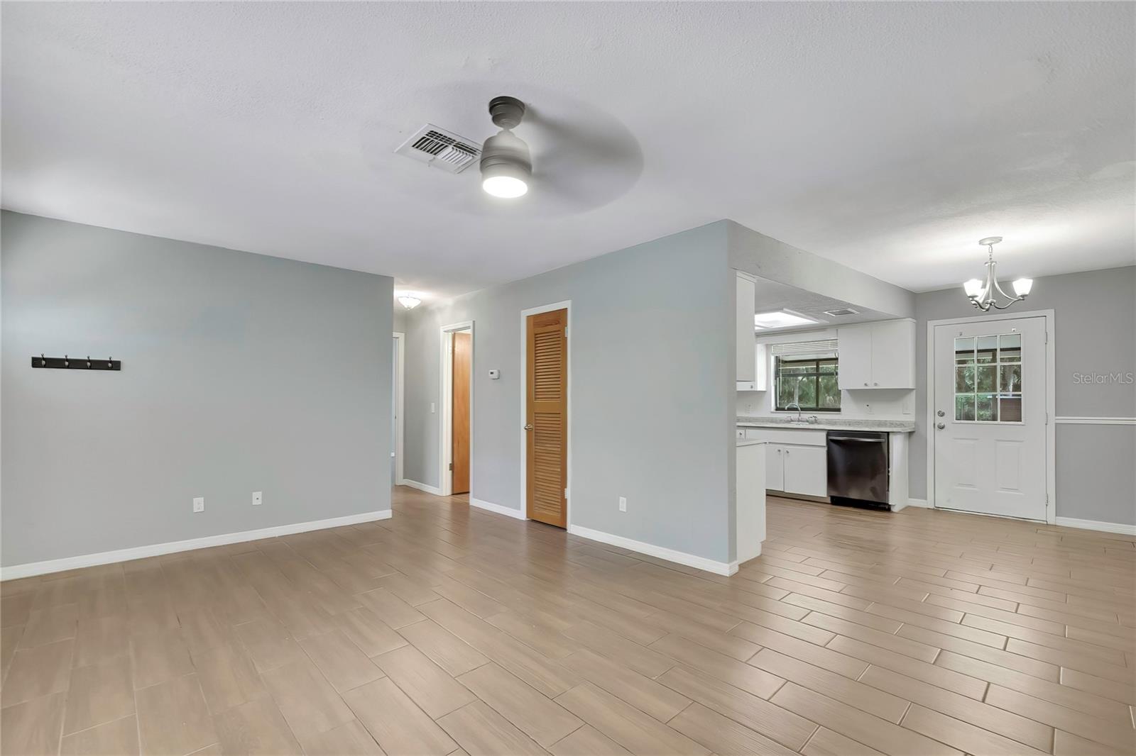 9875 W Orchard St Property Photo 6