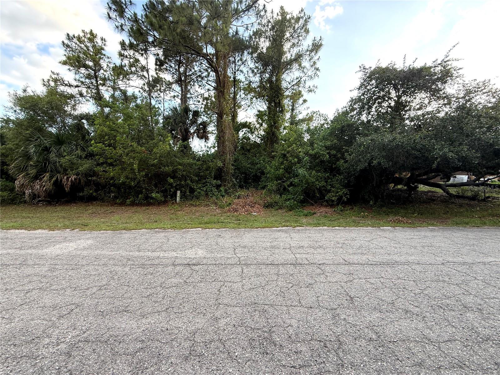 8010 Memory Cir Property Photo 4