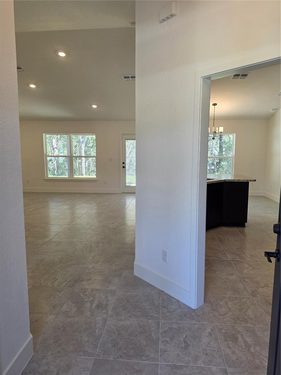 11025 Maybird Ave Property Photo 4
