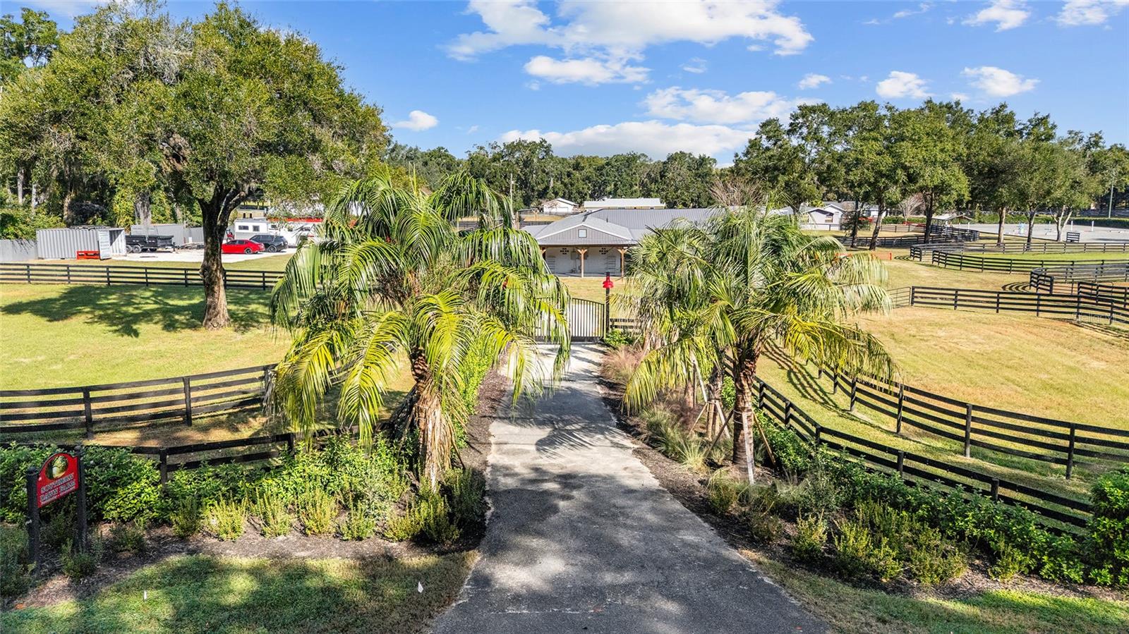 2 Count Fleet Dr Property Photo 1
