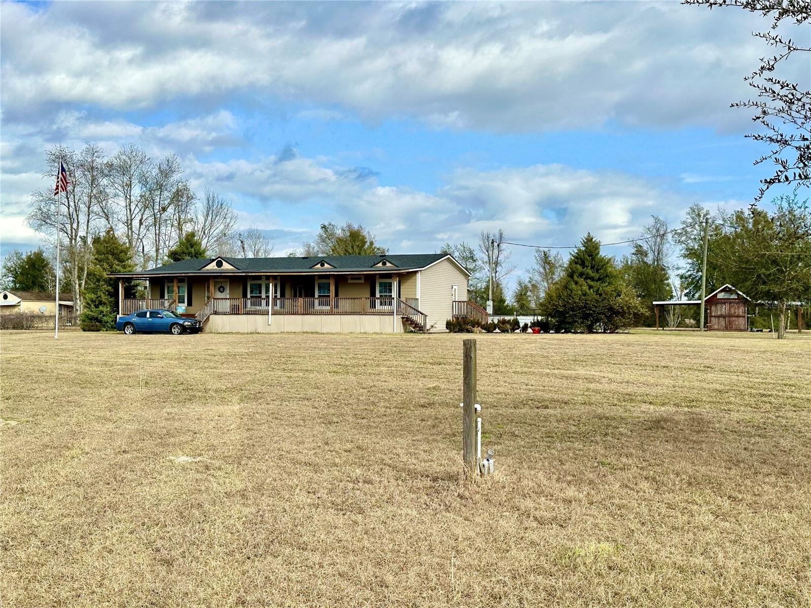 237 Sw Baron Gln Property Photo 1