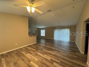 226 Oak Cir Property Photo 3