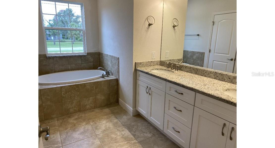3843 San Mateo Dr Property Photo 4