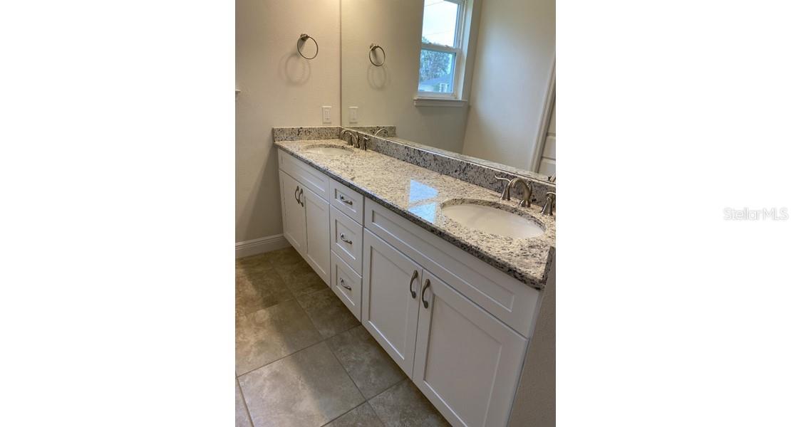 3843 San Mateo Dr Property Photo 6