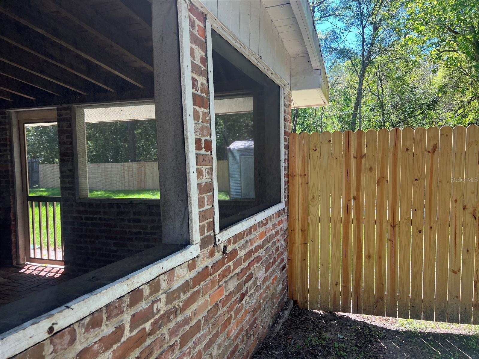 1204 Ne 32nd Pl Property Photo 4