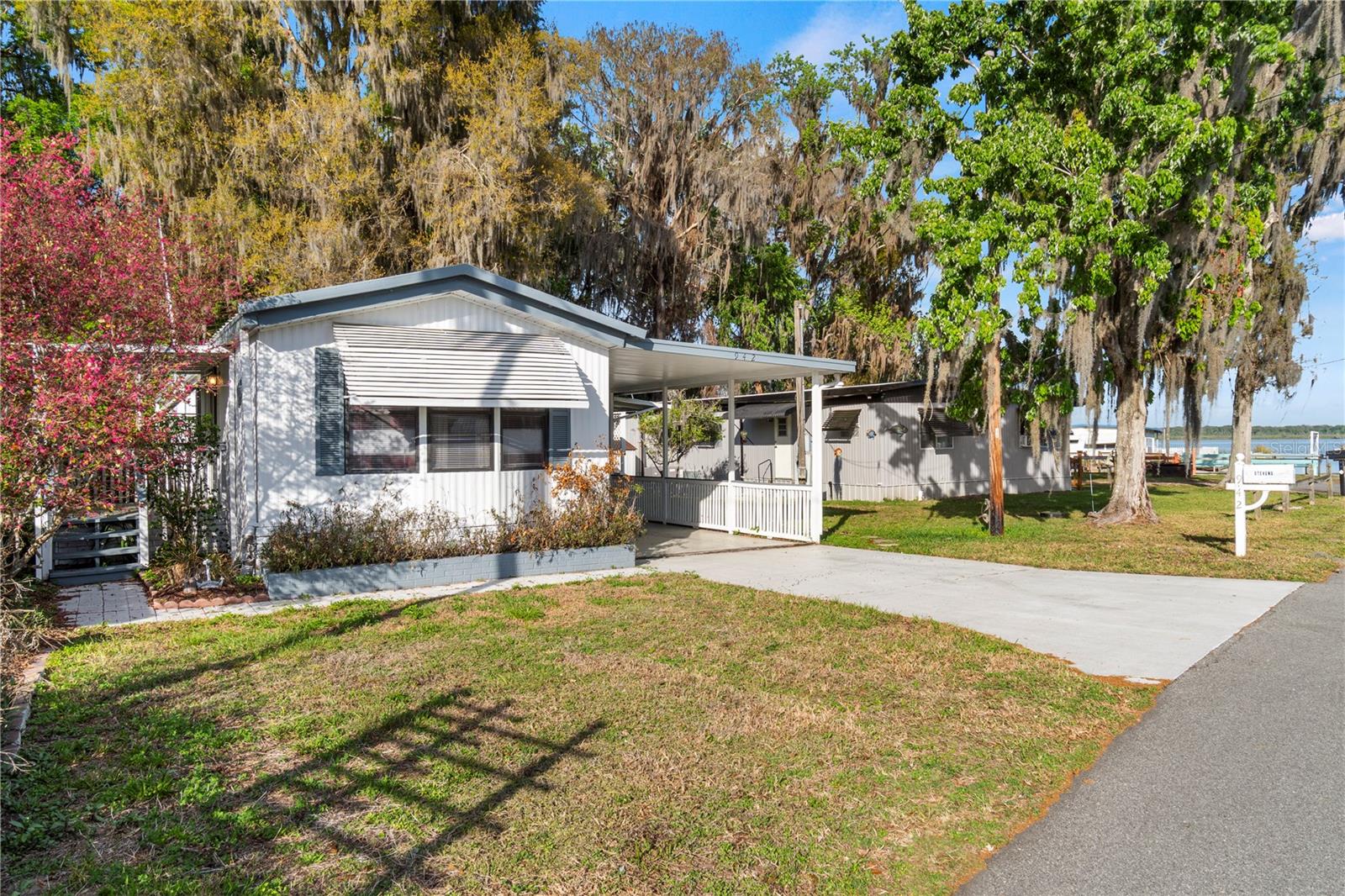 942 Cr 461 Property Photo 2