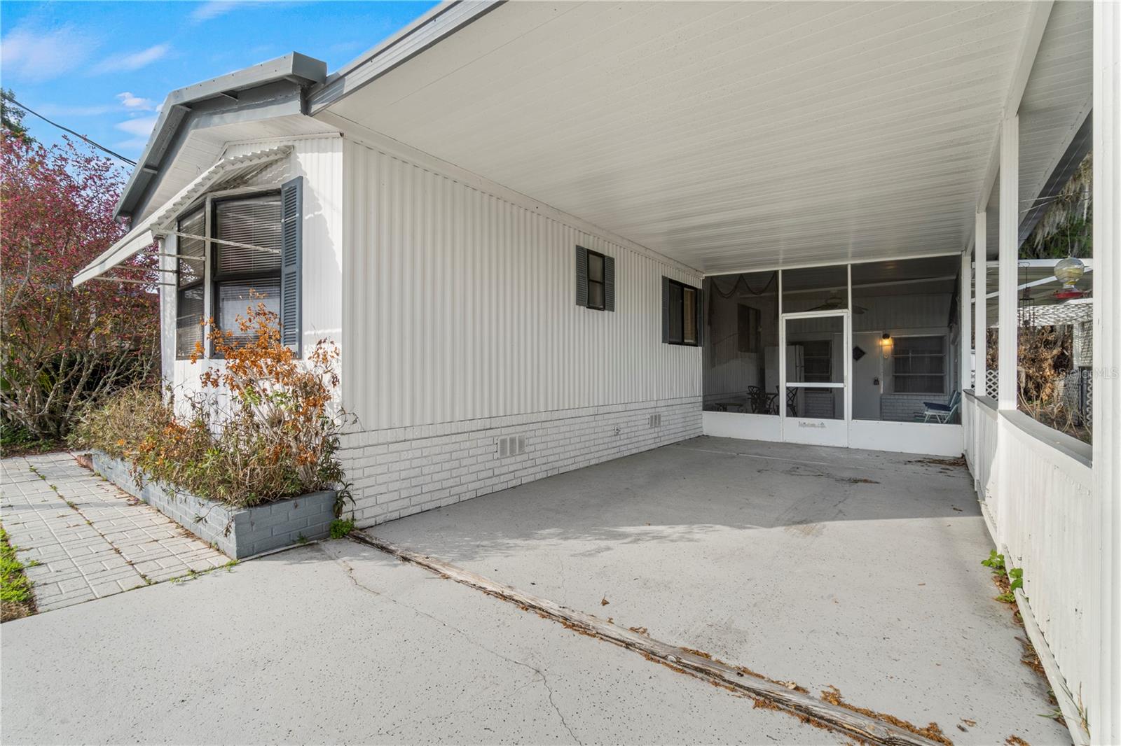 942 Cr 461 Property Photo 32
