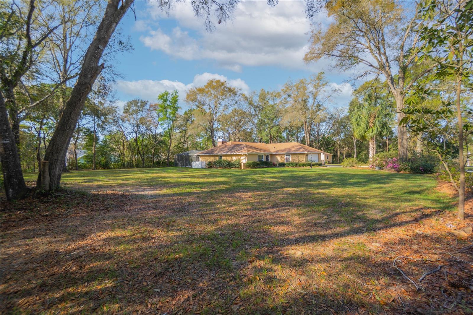 826 E Gaines Ln Property Photo 2