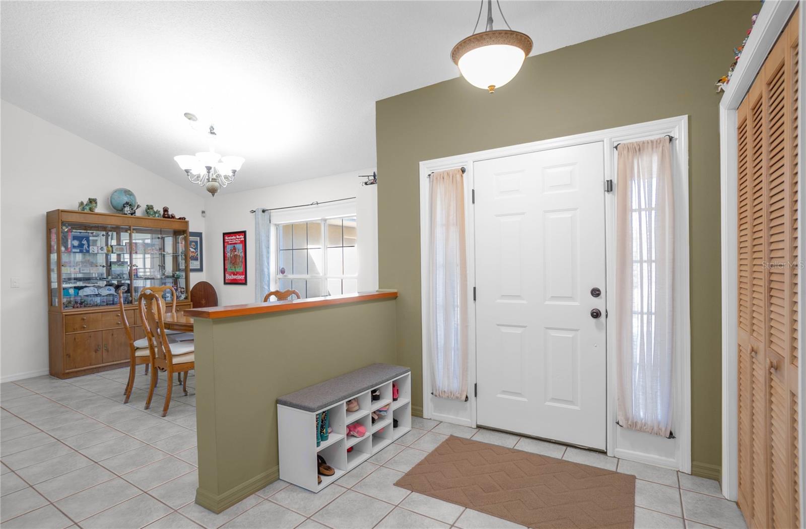 826 E Gaines Ln Property Photo 6