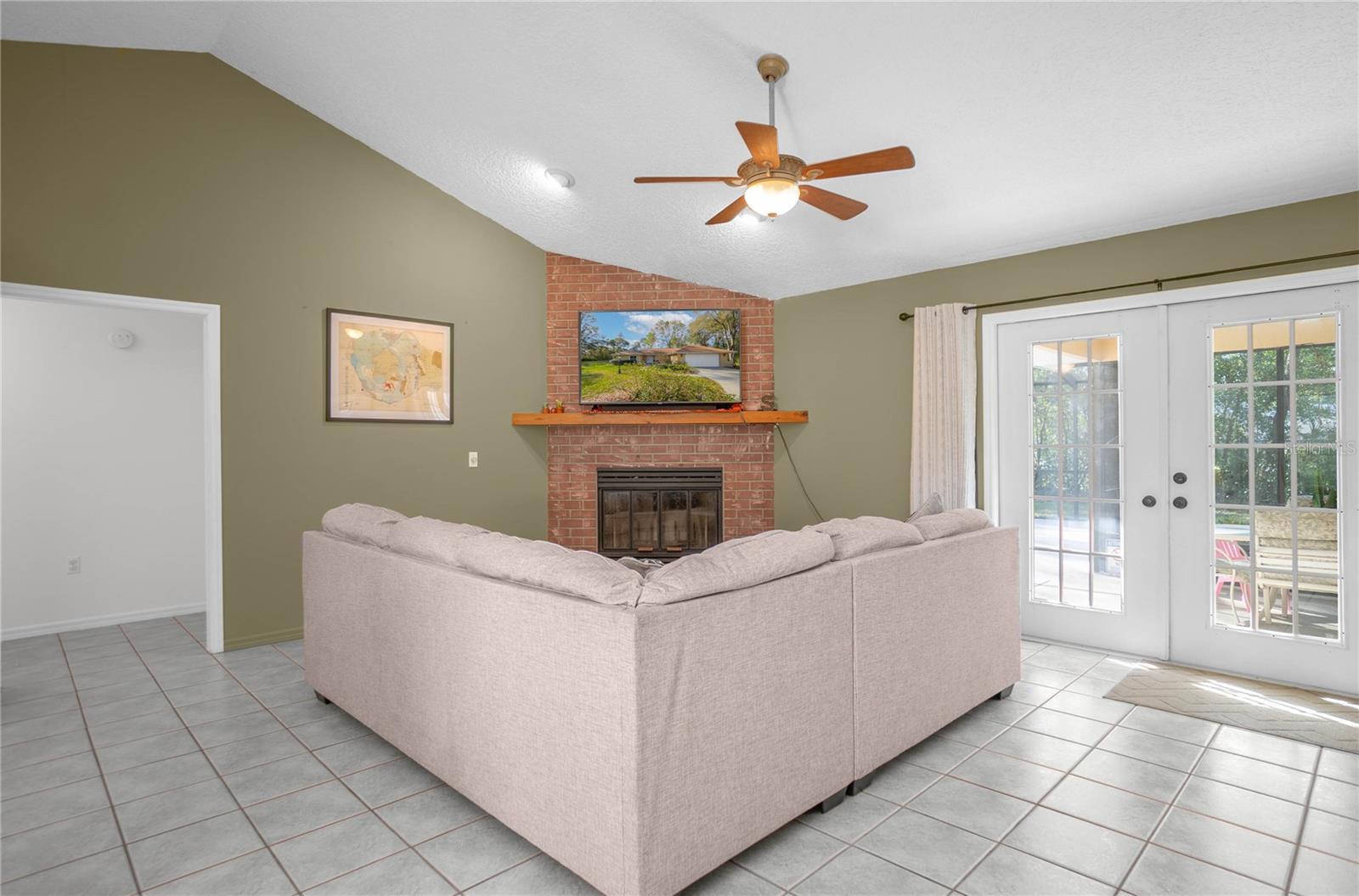 826 E Gaines Ln Property Photo 10