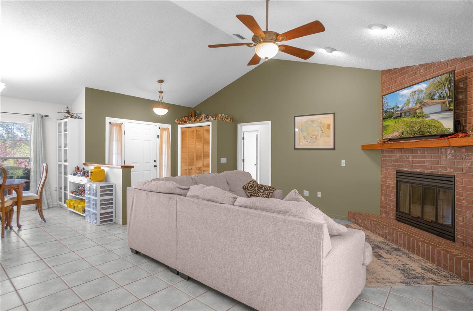 826 E Gaines Ln Property Photo 11