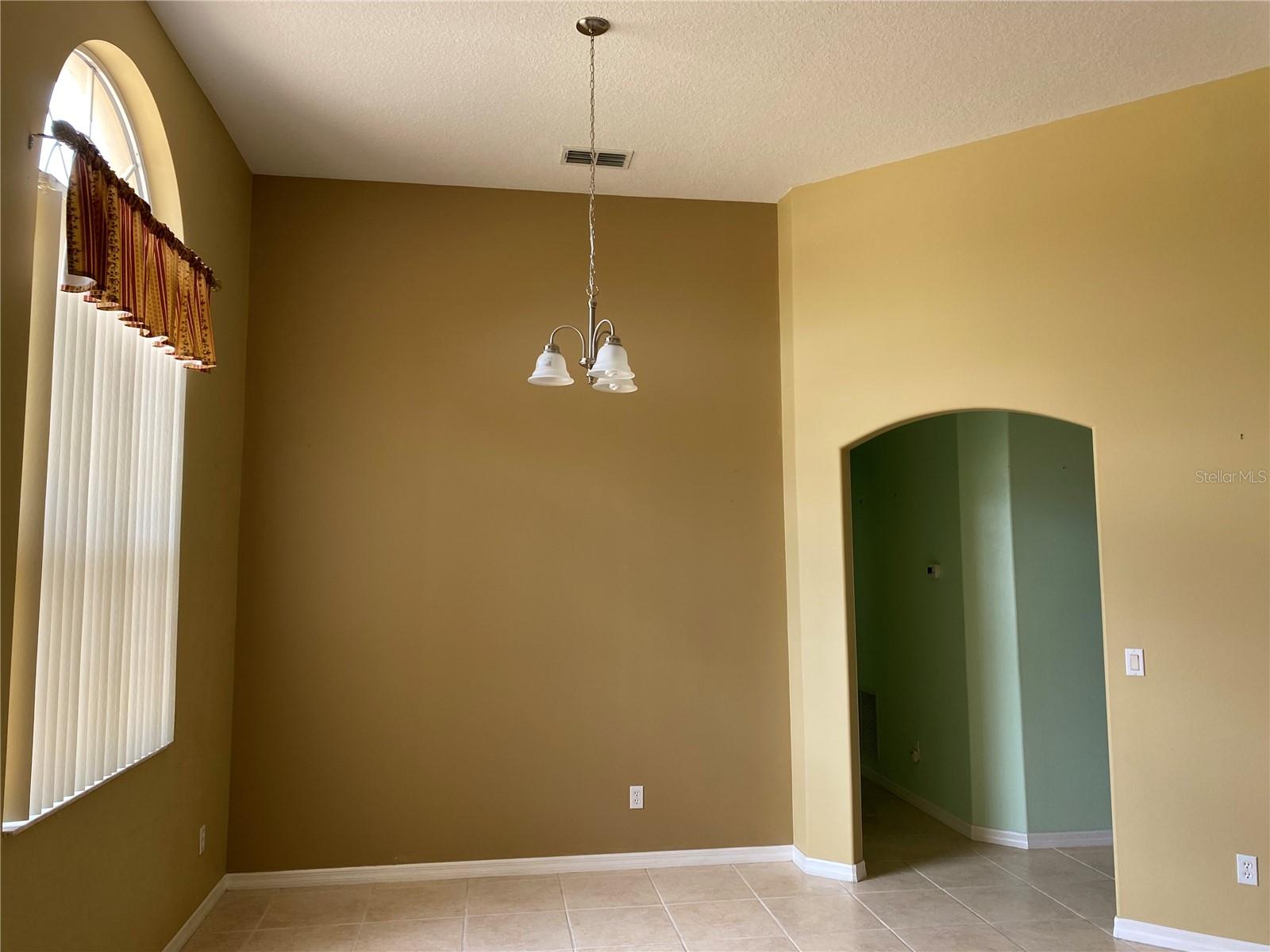 12934 Colonnade Cir Property Photo 2