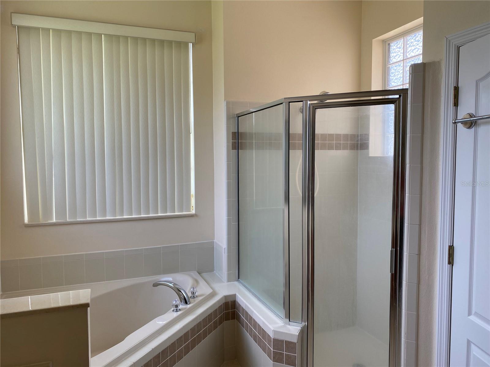 12934 Colonnade Cir Property Photo 3