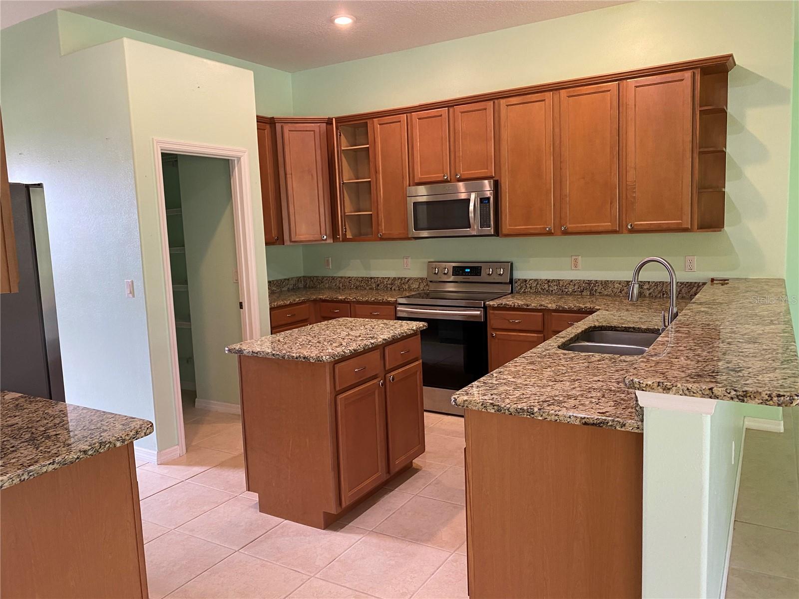 12934 Colonnade Cir Property Photo 11