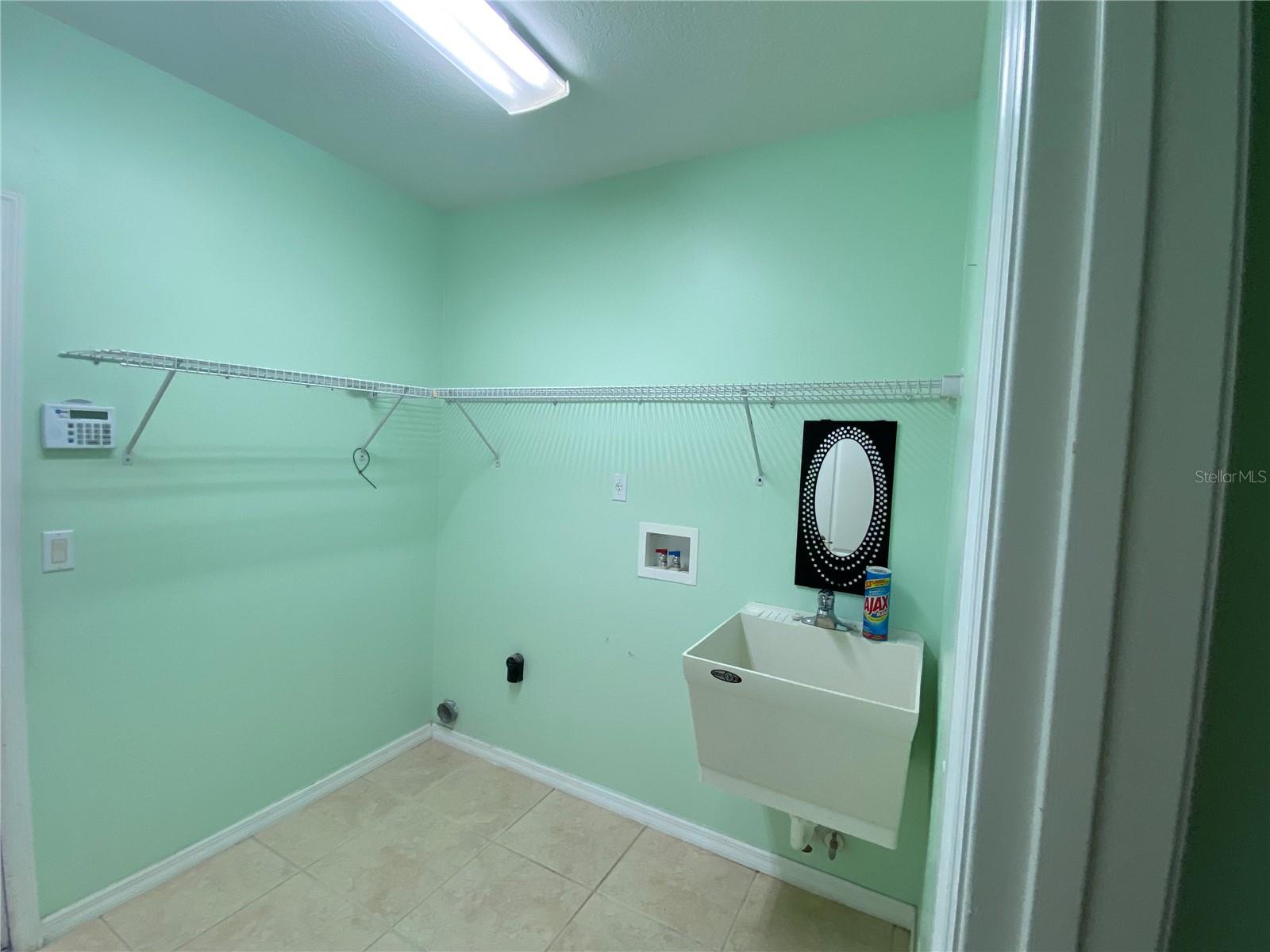 12934 Colonnade Cir Property Photo 15