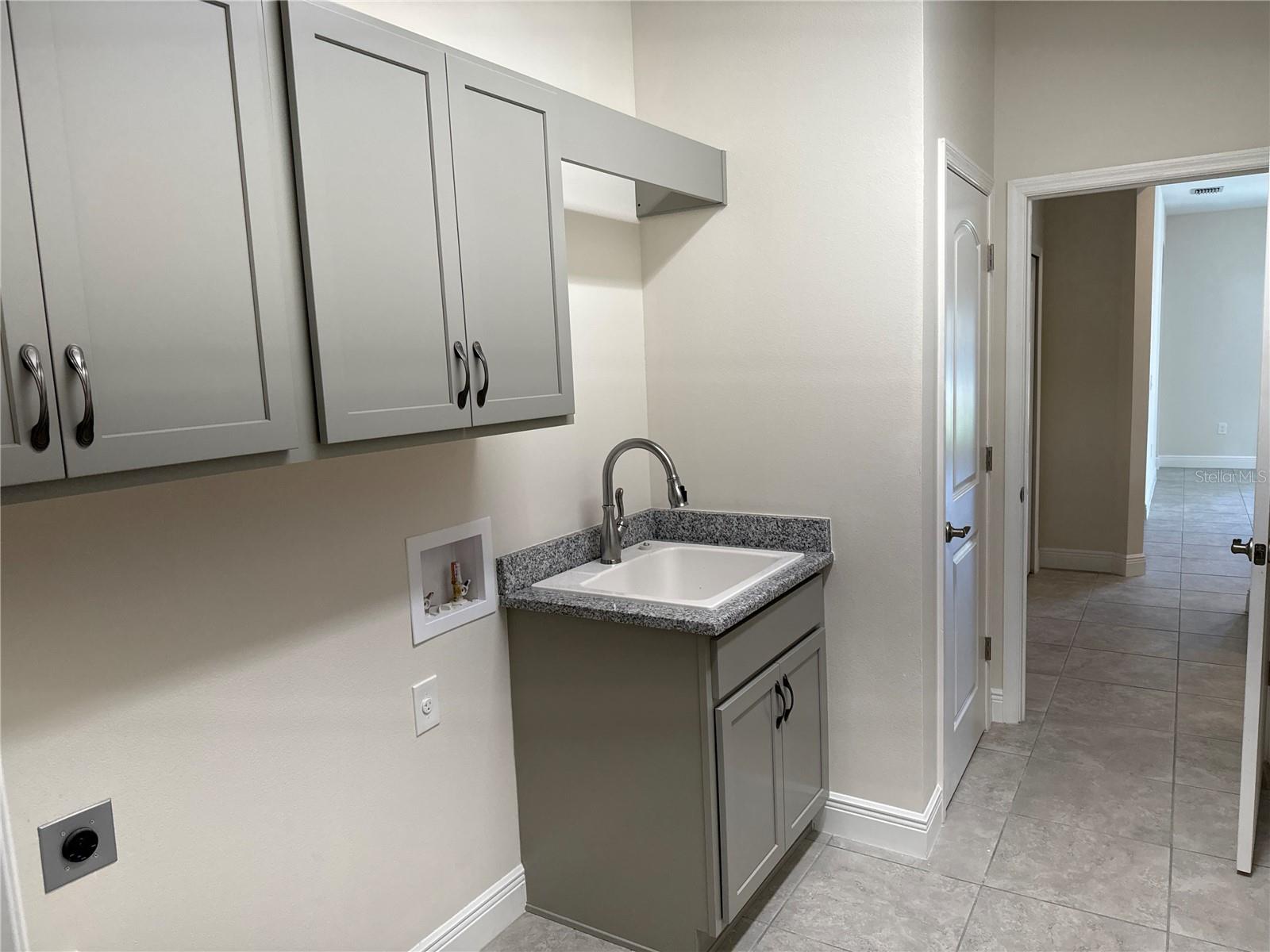4420 Midland St Property Photo 5