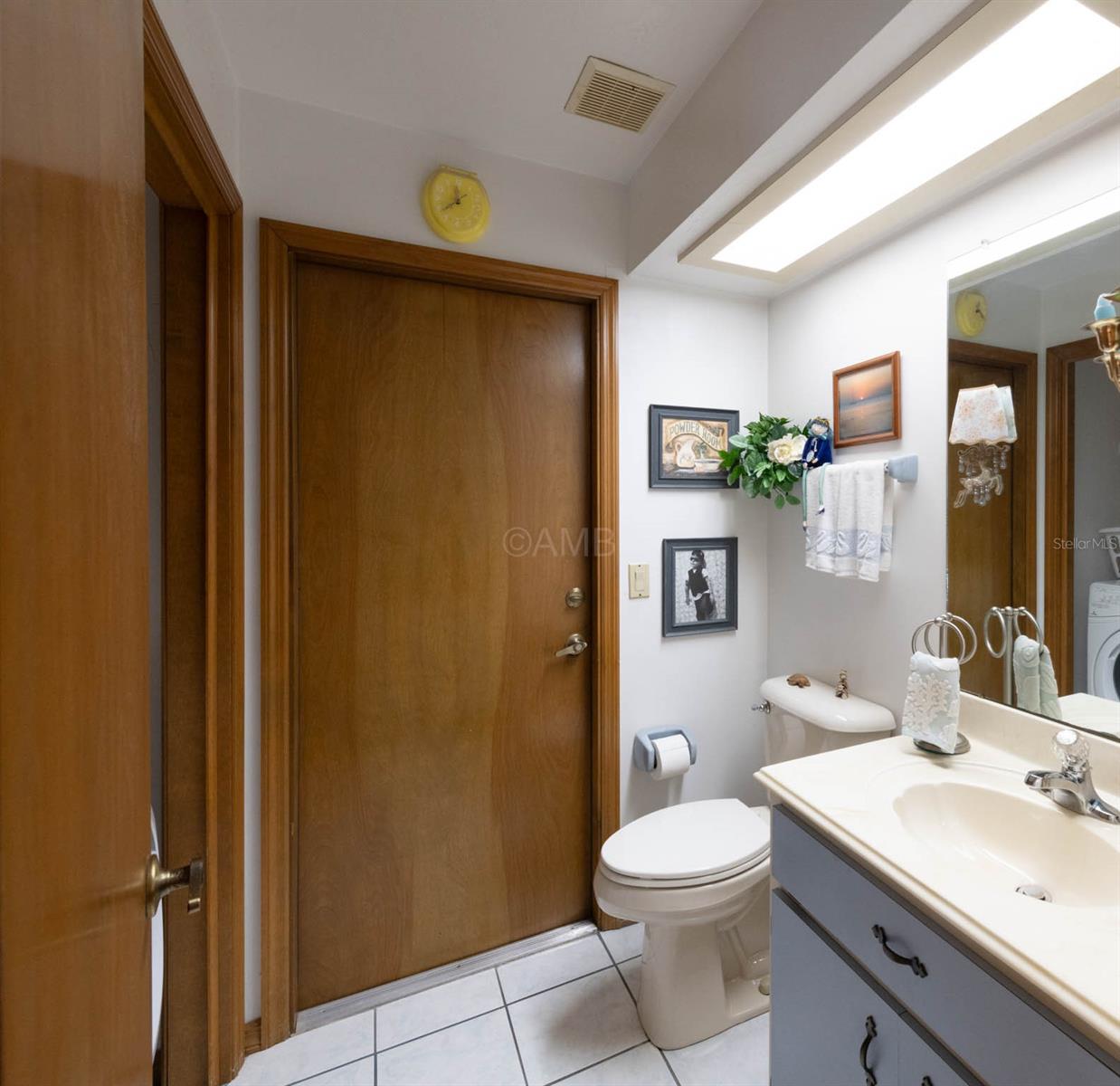 2298 W Pine Ridge Blvd Property Photo 9