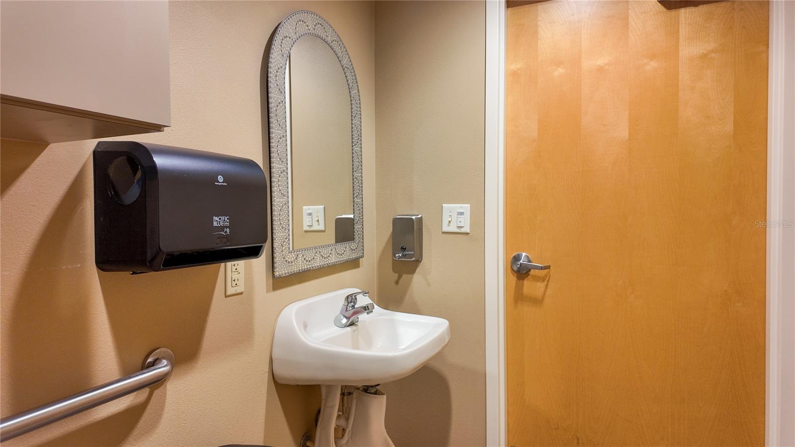 3235 Sw 34th St #102 Property Photo 58