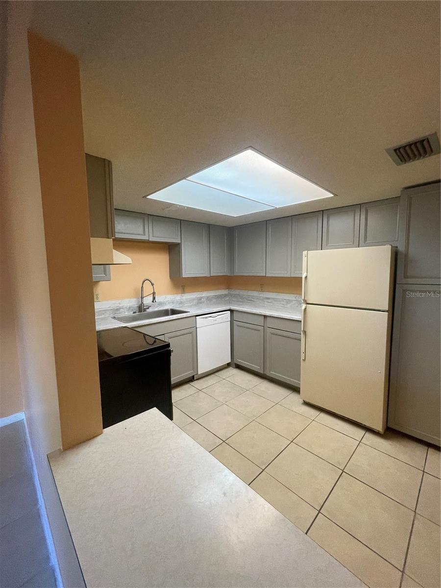 549 Fairways Dr #a Property Photo 4