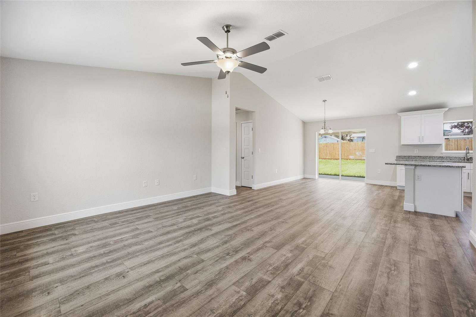 6762 W Cherry Rd Property Photo 2