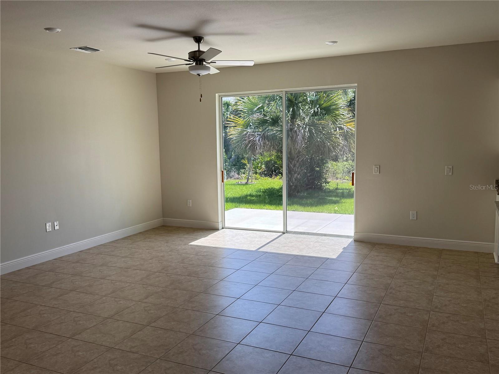 3462 Sernice St Property Photo 5