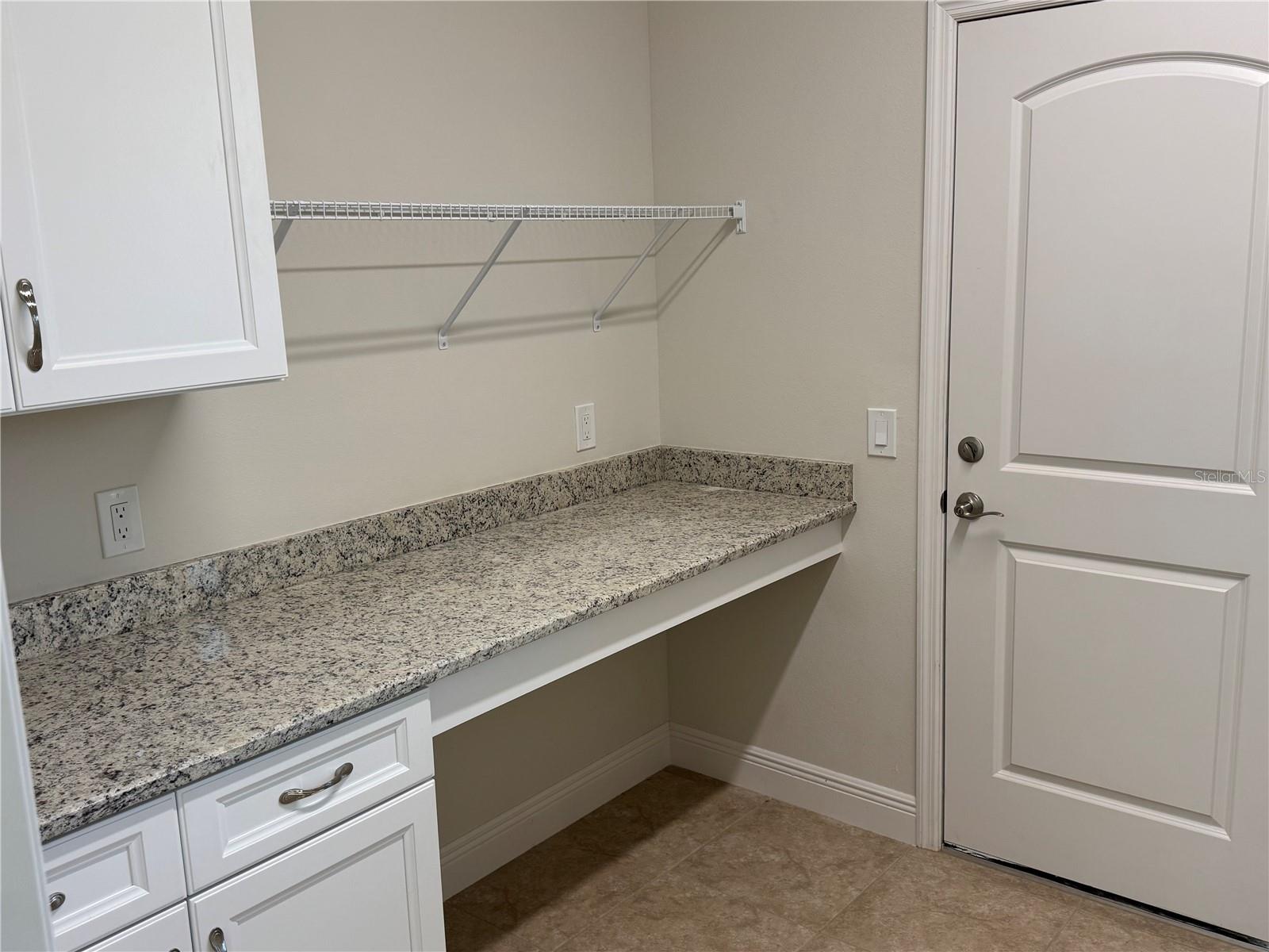 3462 Sernice St Property Photo 6