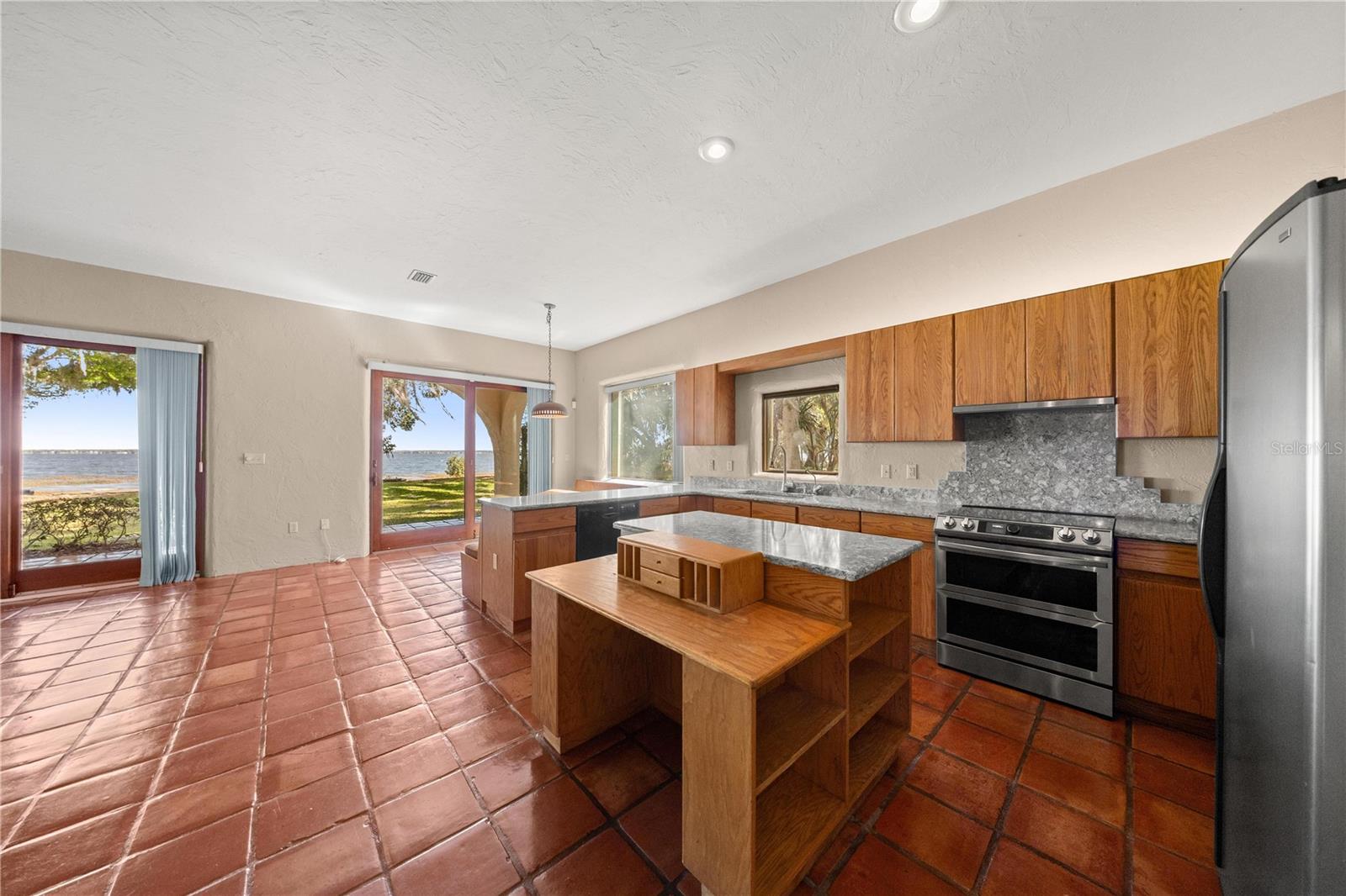 12621 Se Sunset Harbor Rd Property Photo 10