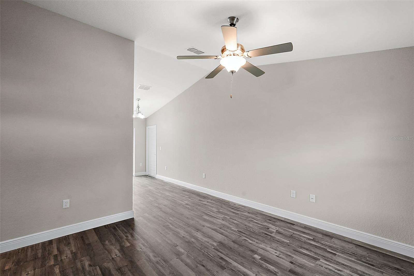 68 Dogwood Loop Property Photo 5