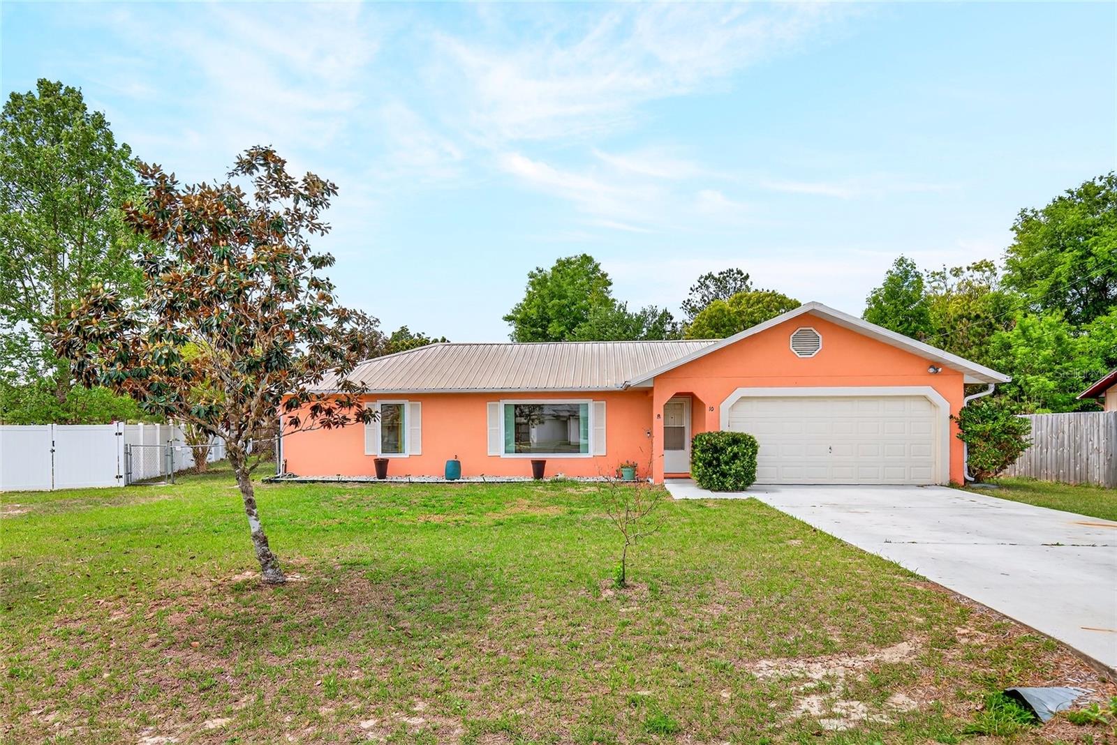 10 Almond Trce Property Photo 1