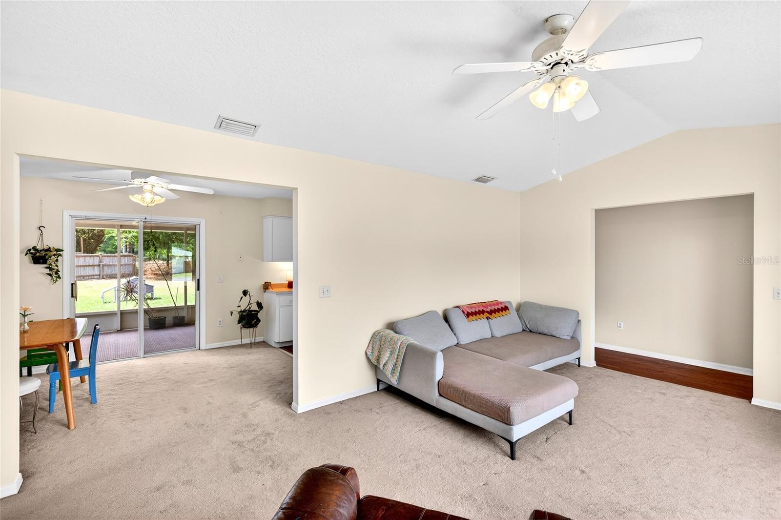 10 Almond Trce Property Photo 8
