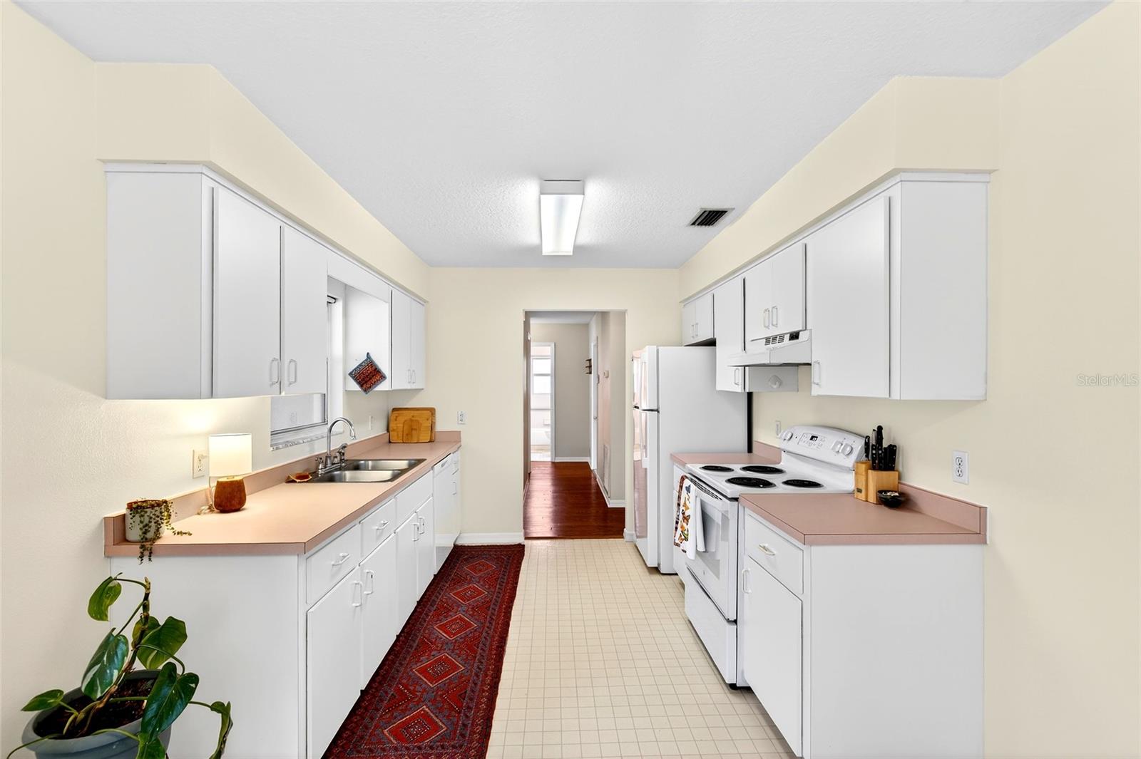 10 Almond Trce Property Photo 12