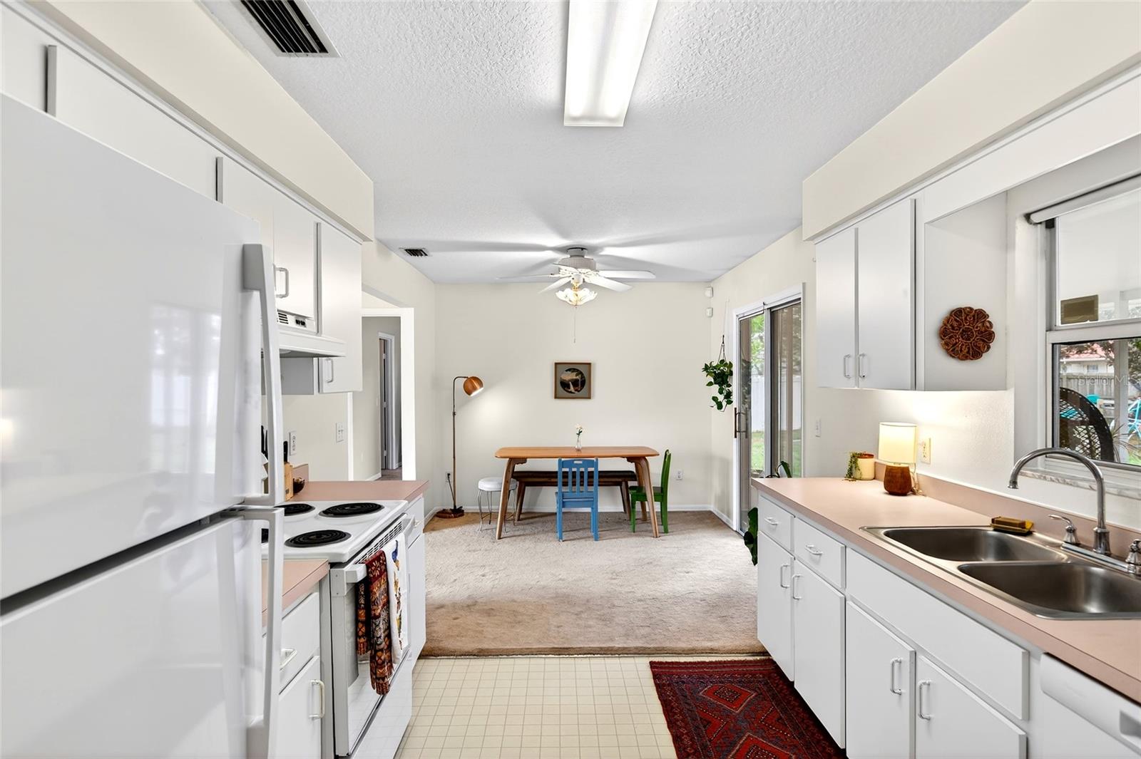 10 Almond Trce Property Photo 14