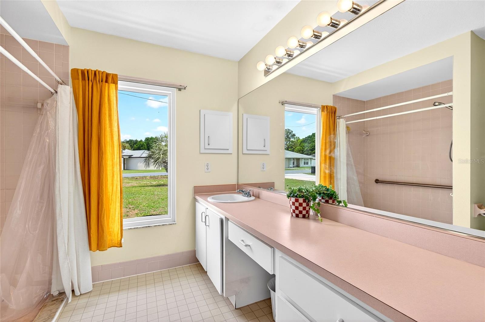 10 Almond Trce Property Photo 17