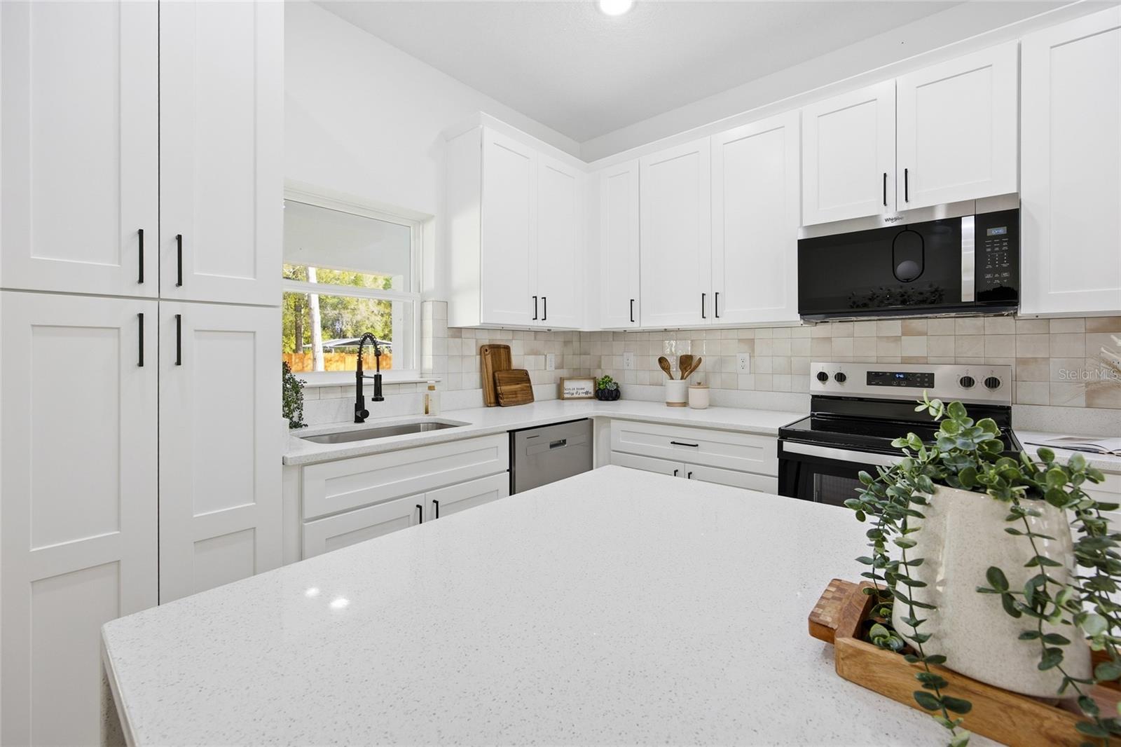 2116 W Beach Plum Drive Property Photo 16