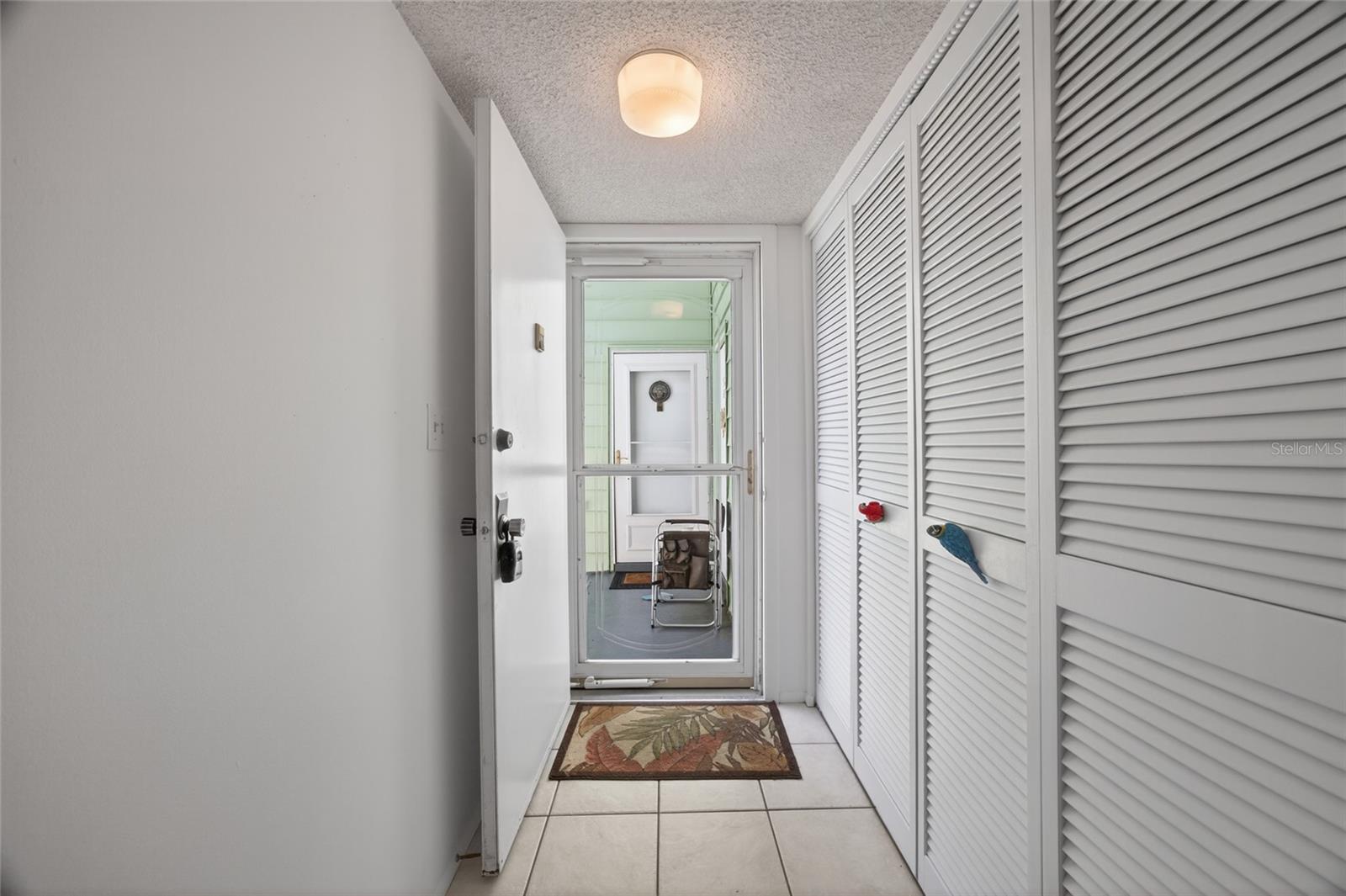 569 Midway Dr #b Property Photo 3