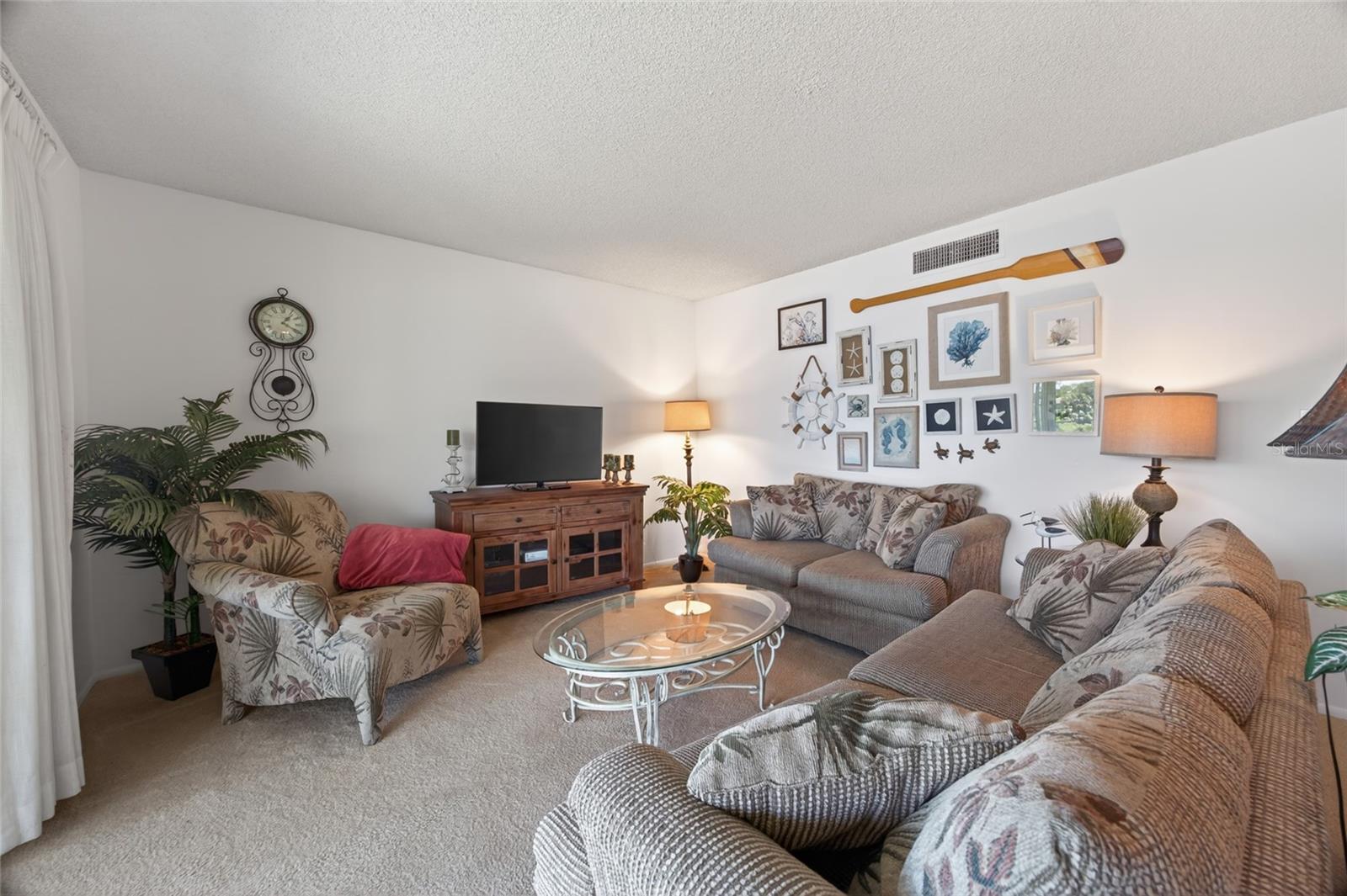 569 Midway Dr #b Property Photo 5