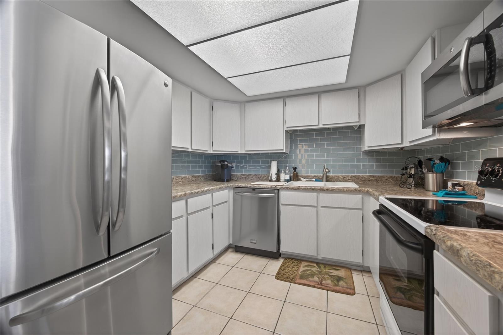 569 Midway Dr #b Property Photo 10