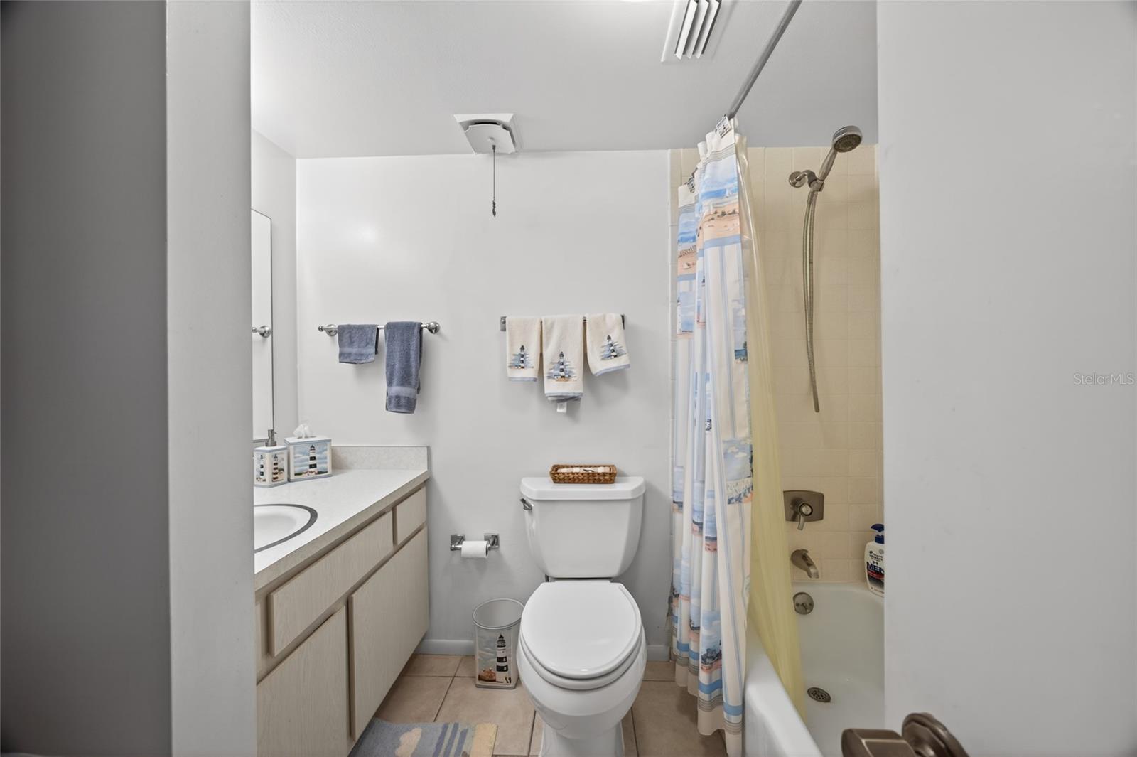 569 Midway Dr #b Property Photo 16