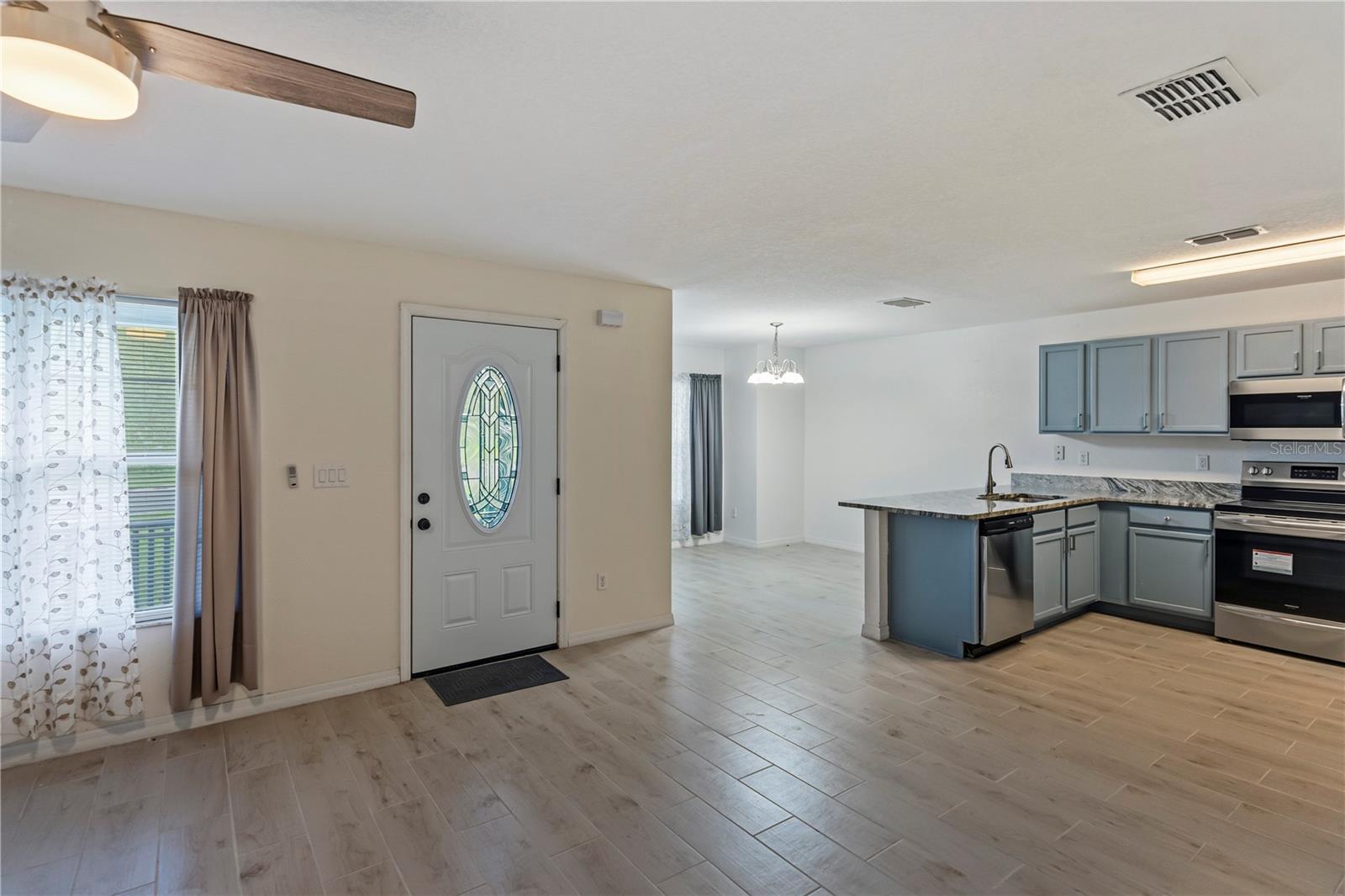 535 W Silver Springs Pl Property Photo 6