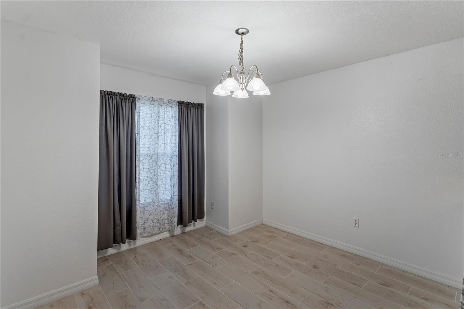 535 W Silver Springs Pl Property Photo 8