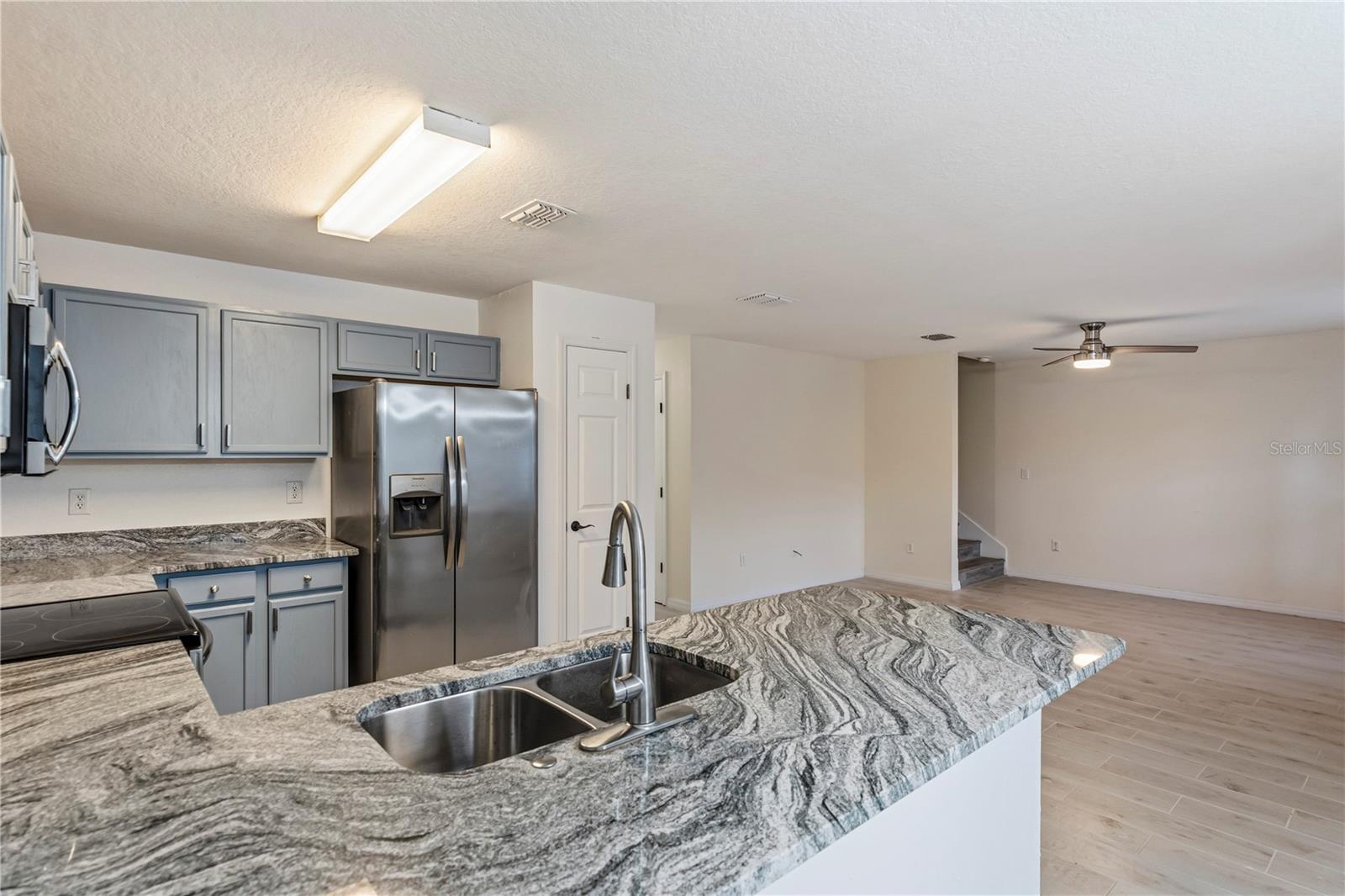 535 W Silver Springs Pl Property Photo 10