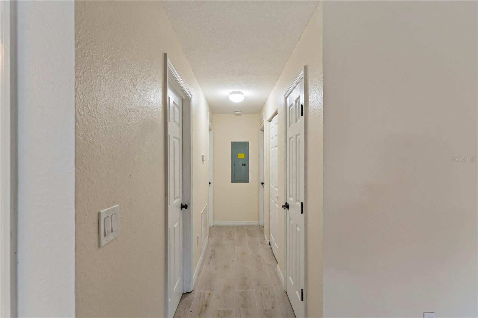 535 W Silver Springs Pl Property Photo 11