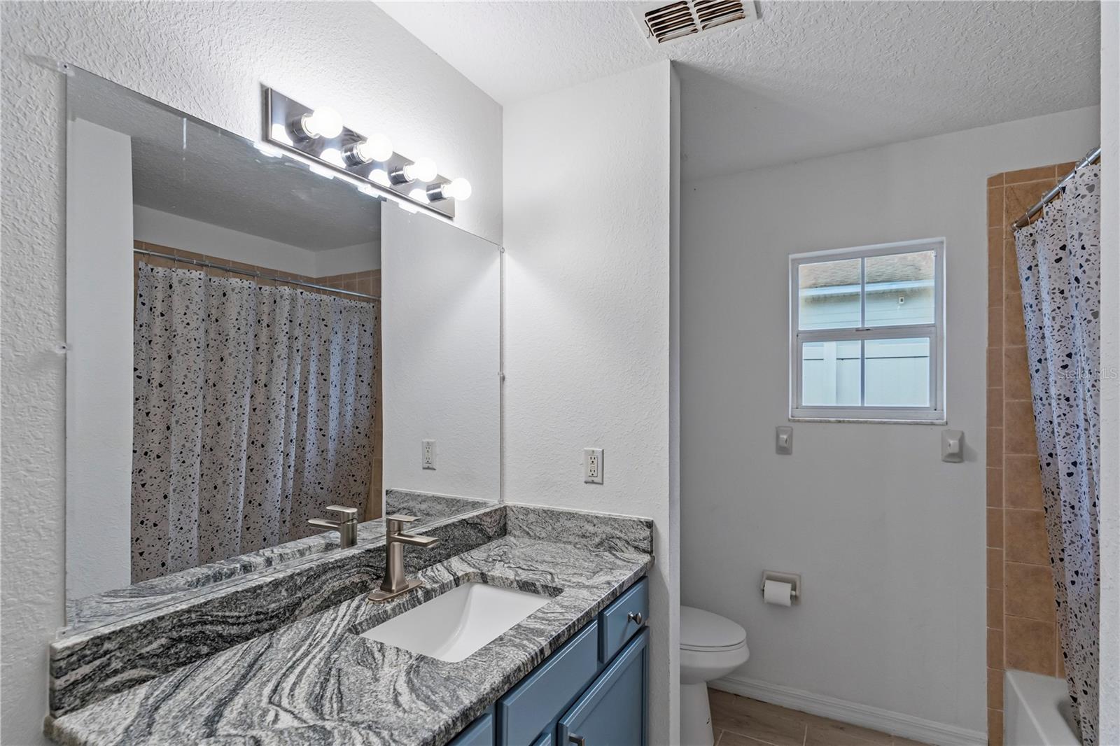 535 W Silver Springs Pl Property Photo 13